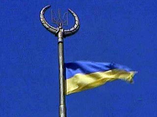 Как говорится в официальном заявлении Службы внешней разведки Украины, распространенном сегодня в Киеве, "у разведчиков не будет другой позиции, кроме как служить интересам собственного народа, и другого правового поля своей деятельности, кроме действующе