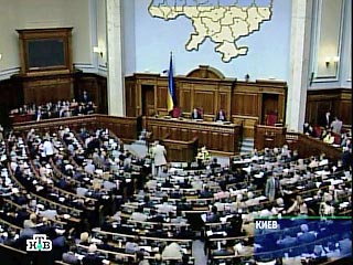 Спикер сообщил, что во вторник парламент планирует рассмотреть вопрос о социально-экономической ситуации на Украине и угрозе территориальной целостности государства