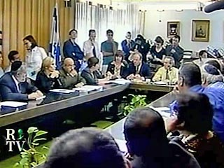 Министр внутренних дел Израиля Авраам Пораз, представляющий партию "Шинуй", объявил в понедельник об отставке из-за разногласий с премьер-министром Ариэлем Шароном по бюджету на 2005 год