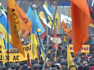 Переговоры между кандидатами в президенты Виктором Ющенко и Виктором Януковичем в формате "четверок" по состоянию на данный момент власть не ведет, продолжаются индивидуальные консультации
