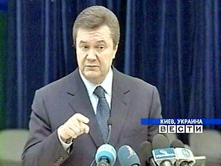 Виктор Янукович в случае, если его признают президентом Украины, готов провести политреформу и предложить должность премьера Виктору Ющенко. Об этом Янукович заявил во вторник на пресс-конференции