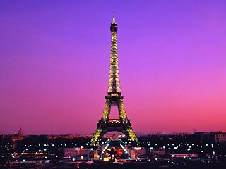 На Эйфелевой башне в Париже зальют современный каток площадью 200 квадратных метров