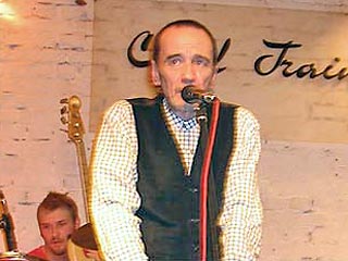 Во вторник вечером в 61-й больнице Москвы скончался поэт и музыкант Алексей Хвостенко. Он был госпитализирован с пневмонией, умер от сердечной недостаточности во сне, сообщает Полит.Ру.