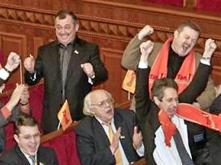 Депутаты украинского парламента, в среду выразившие недоверие правительству Украины во главе с Виктором Януковичем, уже высказывают различные мнения относительно кандидатур на пост главы нового кабинета