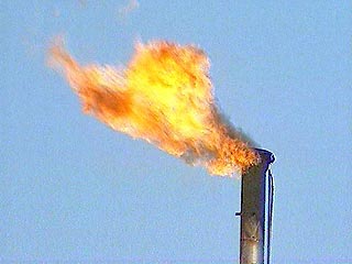 Увлечение "Газпрома" нефтяным бизнесом может обернуться для газовой монополии снижением инвестиций в добычу газа и ростом внутренних цен для потребителей
