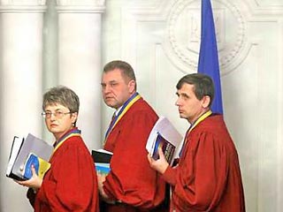 Верховный суд в четверг вечером завершил исследование доказательств по жалобе Николая Катеринчука на действия и бездействие Центризбиркома по подведению итого выборов