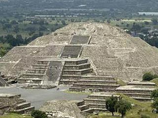 В одной из самых загадочных мексиканских пирамид ученые нашли обезглавленные тела, что позволило ученым назвать "Пирамиду Луны" в городе Теотихуакан местом крайне жестоких жертвоприношений богам