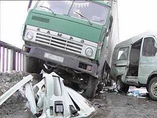 Двадцать семь автомобилей получили механические повреждения в результате дорожно-транспортного происшествия на автодороге Киев - Одесса