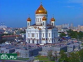 Сегодня рано утром участники крестных ходов направились от всех монастырей и храмов столицы и Подмосковья в сторону главного собора Русской православной церкви