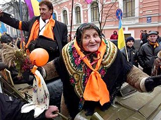 "Оранжевые" продолжают пикетировать административные здания в Киеве