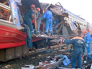 В Ессентуках в воскресенье поминают погибших во время взрыва электропоезда Минеральные воды - Кисловодск, который произошел в результате теракта 5 декабря 2003 года