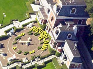 В Калифорнии полиция провела очередной обыск на ранчо Майкла Джексона Neverland, обвиняемого в сексуальных домогательствах к детям