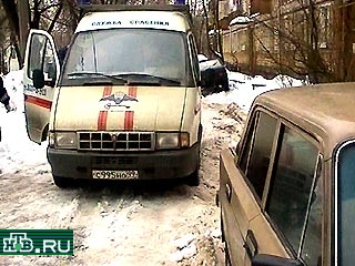 Сотрудники милиции и Службы спасения, отправляясь по вызову в обычную московскую квартиру, не могли ожидать, что найдут там целый арсенал оружия.