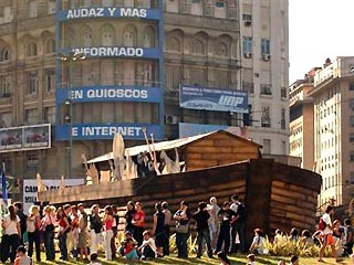 Активисты Greenpeace специально для конференции построили "Ноев ковчег"