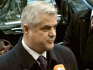 Премьер Румынии предложил переспать с женами журналистов, написавших, что он голубой