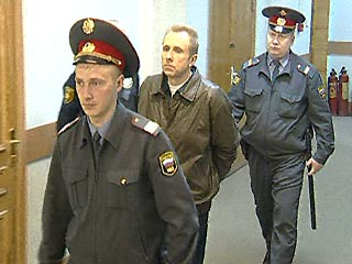 Мосгорсуд продлил на три месяца срок содержания под стражей сотруднику службы безопасности НК ЮКОС Алексею Пичугину