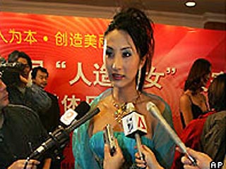 В Китае стартовал финал конкурса красоты среди женщин, которые сделали себе пластическую операцию. В число финалисток попал мужчина-транссексуал, который самым радикальны образом изменил свою внешность, и теперь претендует на звание китайской королевы кра