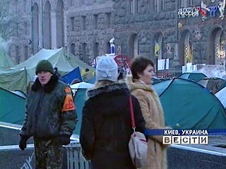 В Киеве оппозиционеры отказываются покидать проезжую часть Крещатика