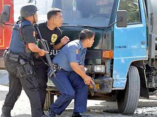 Стали известны подробности ограбления банка на Филиппинах . Четыре человека погибли в филиппинском городе Валенсуэла в перестрелке между полицейскими и грабителями банка