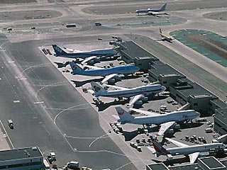 В международном аэропорту Лос-Анджелеса ужесточаются меры безопасности