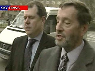 Глава МВД Великобритании Дэвид Бланкетт подал в отставку, передает британский телеканал Sky News