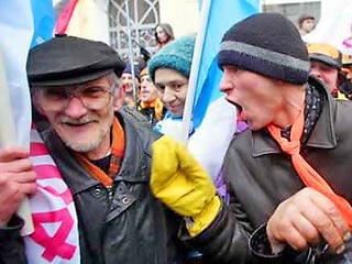 МВД Украины не исключает возможности столкновений между сторонниками кандидатов в президенты Виктора Ющенко и Виктора Януковича во время проведения и после переголосования 26 декабря