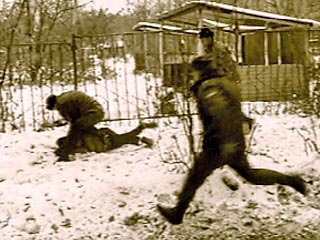 Трое осужденных, самовольно покинувших рано утром 6 декабря 2004 года не охраняемую колонию-поселение в поселке Курдояки Красноярского края, задержаны и под конвоем доставлены в следственный изолятор
