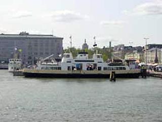 На борту находились 67 пассажиров и два члена экипажа. Два парома "Suomenlinna II" и "Tor" являются единственным способом сообщения с островами, на которых расположен Свеаборг и где проживают около 800 человек