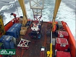 Британские спасатели надеются достичь места аварии подводной лодки "Курск", к 20.00 часам вечера по московскому времени,
