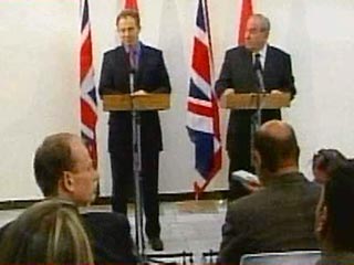 Планы британского премьера посетить Багдад содержались в строжайшей тайне. О том, что Блэр находится в Ираке, журналистам сообщили лишь после того, как его самолет совершил посадку в багдадском аэропорту