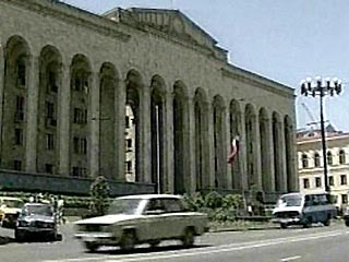 Парламент Грузии вечером в среду принял в первом чтении законопроект о легализации незадекларированных с 1992 по 2003 год финансов и имущества