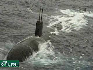 Официальный представитель ВМС США признал, что на борту американской субмарины Greeneville во время ее столкновения с японским учебным рыболовецким судном находились 16 гражданских лиц