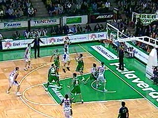 Восьмым туром группового этапа баскетбольной Евролиги УЛЕБ московские армейцы закончили 2004 год в сильнейшем клубном турнире Старого Света