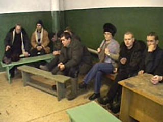 Рабочие Тавдинском гидролизного завода в Свердловской области в ночь на субботу прекратили голодовку