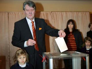Ющенко проголосовал и объявил, что "победы Януковича не будет"
