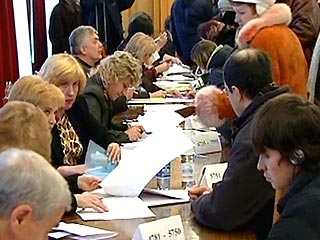 На 17:50 мск на участке 77 в Москве по выборам президента Украины проголосовали 4100 человек. Как сообщили ИТАР-ТАСС представители избирательной комиссии, "явка в целом нормальная"