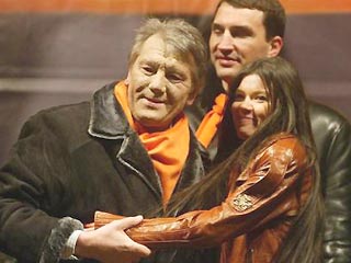 Руслана подарит Ющенко 15-метровый оранжевый шарф