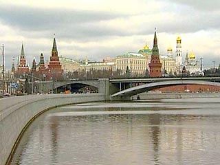 В среду в столице будет облачно, с прояснением. Как сообщили в Гидрометеобюро Москвы и Московской области, местами в городе пройдет снег, ветер - юго-восточный, 2-5 м/сек ночью. Днем ветер немного усилится до 3-8 м/сек