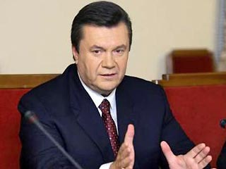Кандидат в президенты Украины Виктор Янукович вышел из 21-дневного неоплачиваемого отпуска, связанного с проведением предвыборной кампании. Он приступил к выполнению обязанностей премьер-министра и уже в среду намерен провести заседание кабинета