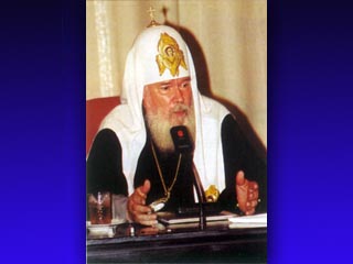 На состоявшейся сегодня встрече с представителями СМИ Патриарх Московский и всея Руси Алексий II высказал мнение по целому ряду проблем, волнующих сегодня священноначалие Русской православной церкви