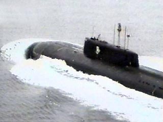 Командование Военно-морского флота России считает необходимым завершить строительство атомной подводной лодки "Белгород", являющейся аналогом погибшего в августе 2000 года в Баренцевом море атомохода "Курск"