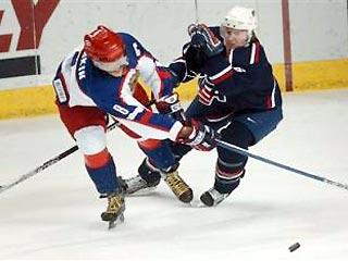 Сборная России, разгромив в полуфинальном матче американцев со счетом 7:2, вышла в финал молодежного чемпионата по хоккею