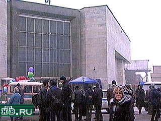 Прокуратурой Петербурга возбуждено уголовное дело по факту убийства на станции метро "Улица Дыбенко" одного сотрудника милиции и тяжелого ранения другого