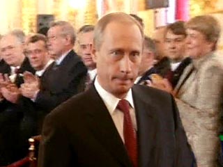 Первый год полновластного правления Путина запомнится как год, когда Путин окончательно утвердился во власти, отмечает американская газета
