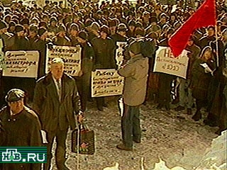 Во Владивостоке началась акция протеста, в которой принимают участие несколько сот человек