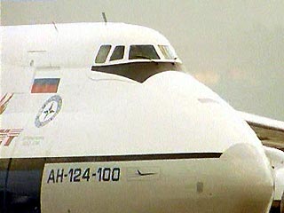 Самолеты МЧС России уже доставили в страны Юго-Восточной Азии, пострадавшим от цунами, более 64 тонн гуманитарных грузов. К акции также подключились ВВС России, которые планируют совершить около 20 гуманитарных рейсов в пострадавшие страны