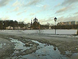 Гидрометеобюро по Москве и Московской области выпустило предупреждение об усилении ветра в столице до 15-20 метров в секунду