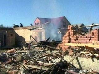 В Назрани на месте уничтожения пятерых боевиков, участвовавших в нападении на Ингушетию в июне 2004 года, обнаружены три самодельных взрывных устройства, взрывчатка и большое количество боеприпасов