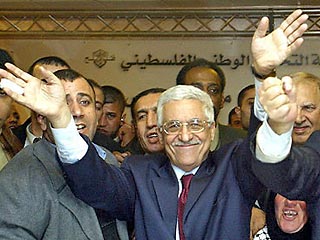 Лидер палестинского движения "Фатх", экс-премьер Махмуд Аббас побеждает на выборах главы Палестинской национальной администрации, которые состоялись в минувшее воскресенье