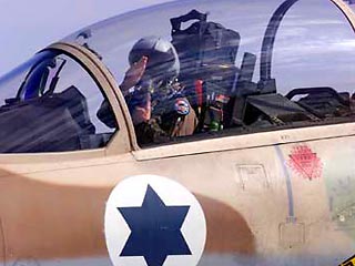 Израиль предупредил Египет, что оставляет за собой право сбивать египетские авиалайнеры, которые вторгнутся в его воздушное пространство в районе города-порта Эйлат на Красном море
